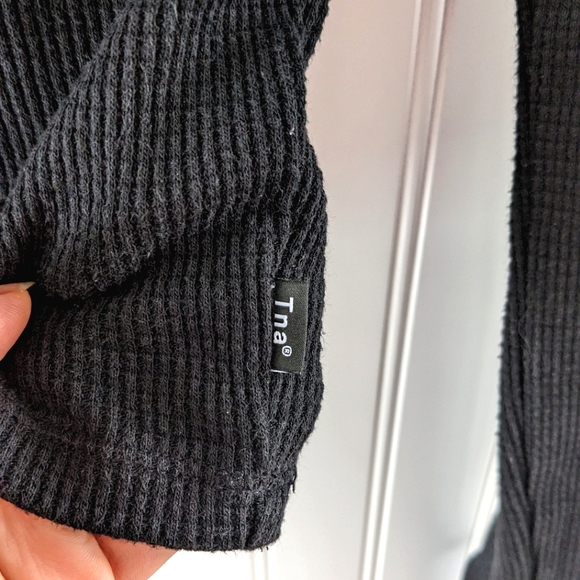 SOLD Aritzia Tna Glendale Waffle Longsleeve Top - Picture 6 of 16